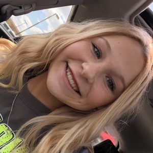 Meet your Posher, Abbi